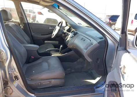 2002 Honda Accord 3.0 Ex z USA, uszkodzony, nr VIN 1HGCG16582A009982